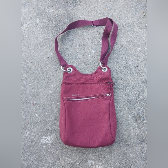 Targus Handbags - TARGUS Travel Bag Burgundy Crossbody Bag Handbag ( Like New)